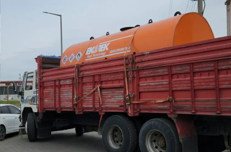 Fotografías de Tanques de Combustible Aéreos 3222