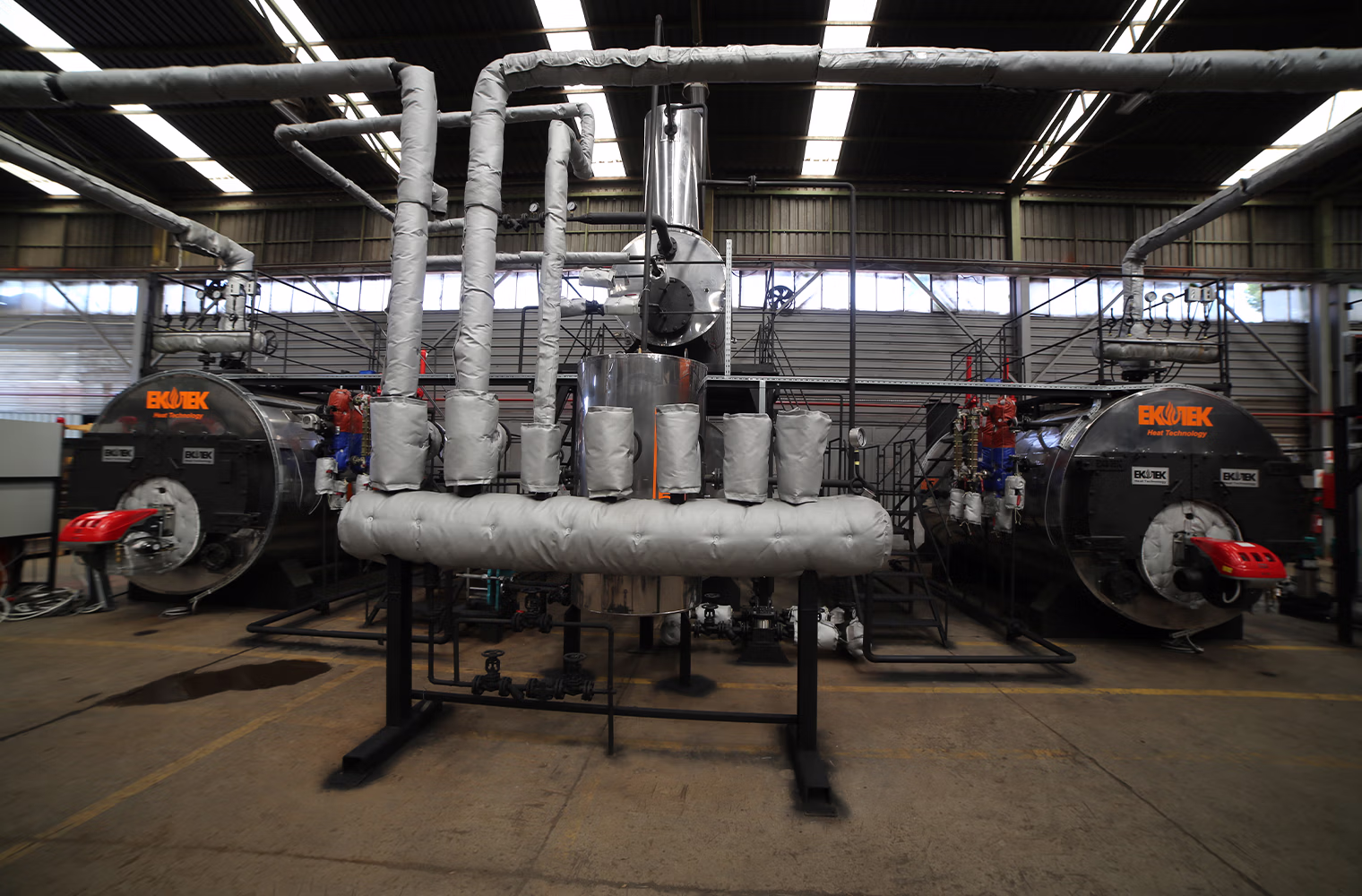 Sistema de Calderas Formado por Calderas de Vapor Serie Fırtına y Tanques de Acero Inoxidable 3300