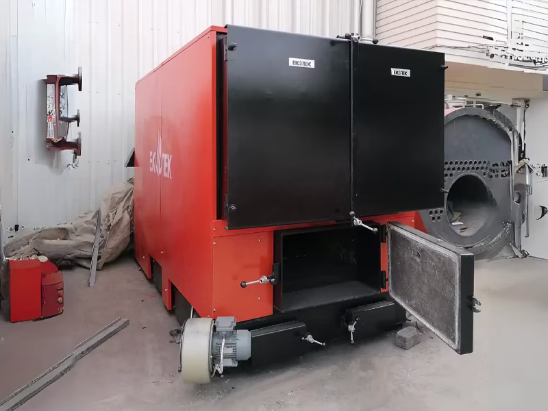 Slide Serie Lokomotiv - Caldera de Agua Caliente de Combustible Sólido con Carga Manual 2